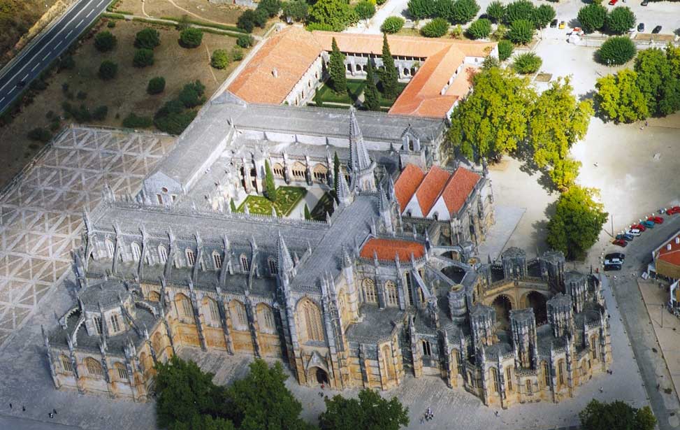 Fátima, Batalha, Alcobaça, and Óbidos Full Day Private Tour from Lisbon